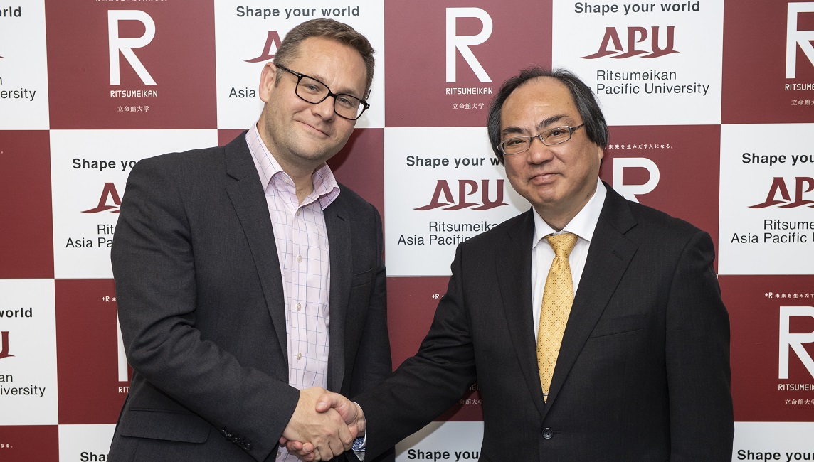 Dec 2018 - Ritsumeikan University Vice Chancellor and Times Higher Education's Phil Baty shaking hands before productive discussion