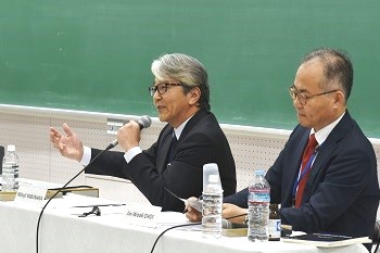 Messrs. Yabunaka, Choi Jinwook Choi (former Director, Korea Institute for National Unification; Visiting Scholar, Ritsumeikan University Institute of International Relations and Area Studies)