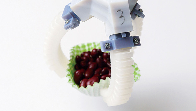 Soft Robots capable of picking up Food Items and placing them inside a Lunchbox
