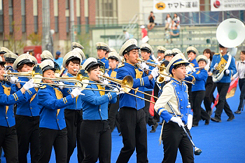 Ritsumeikan University's cheerleading brass band leading pre-match proceedings
