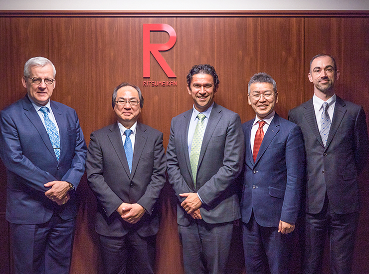 The delegation from The Australian National University discuss the new Global Liberal Arts course, to be established April 2019, with the Vice President of Ritsumeikan University and Professor Kanayama
