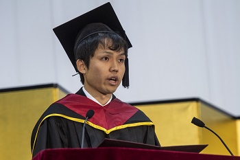 Ritsumeikan University Commencement Fall 2018 - a student addresses the audience