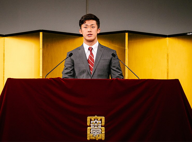 Student Representative from the new College of Global Liberal Arts, Taishi Ono, gave a speech in English at the first ceremony in which he spoke of his ambition to become a global leader, who can ‘understand and respect diversity’