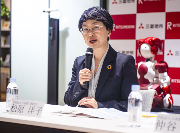 Vice Chancellor of The Ritsumeikan Trust, Yoko Matsubara speaks to the press