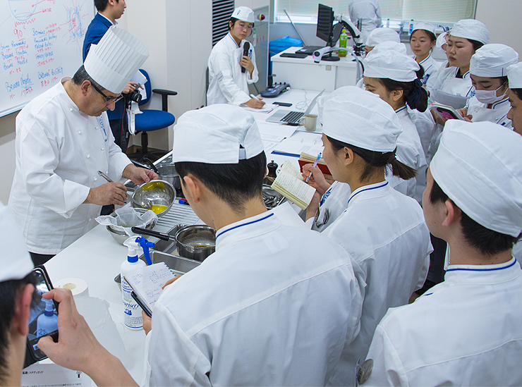 Ritsumeikan University and Le Cordon Bleu - Chef Gilles Company takes College of Gastronomy Management students through the process of making a beurre blanc
