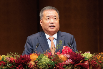 Donor and Chairman of Nihon M&A Center Inc., Yasuhiro Wakebayashi
