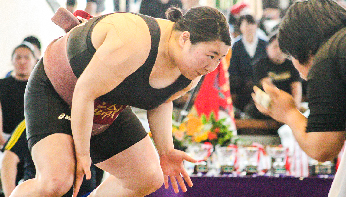 Hiyori Kon of Ritsumeikan University's Sumo Club in competition