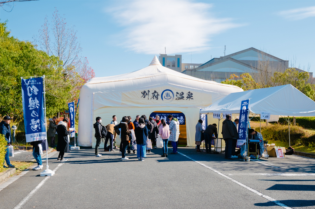 Popular this year at Biwako-Kusatsu Campus festival was a blow up tent which housed a relaxing surprise...