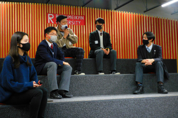Session with the four affiliated high school students