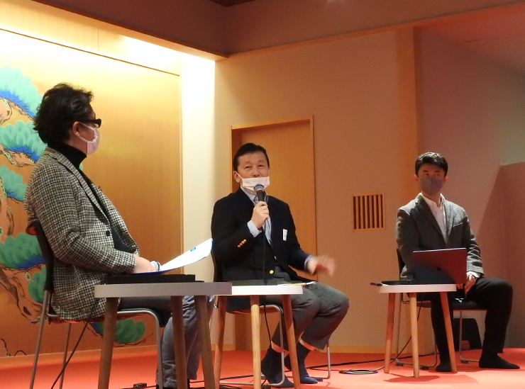 L to R: Vice Chancellor Tokuda, Mr. Ii, Mr. Fujita
