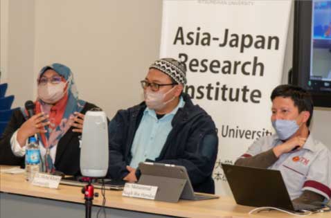 討論の様子（左からDr. Izzati, Dr. Khairy, Dr. Naqib）