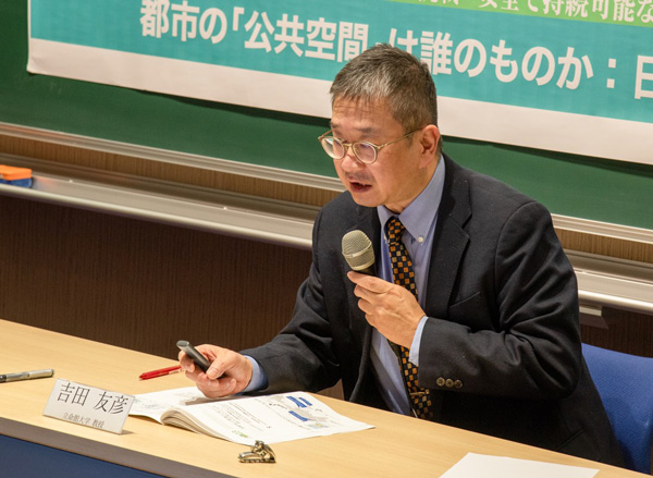 Prof. Yoshida making his presentation