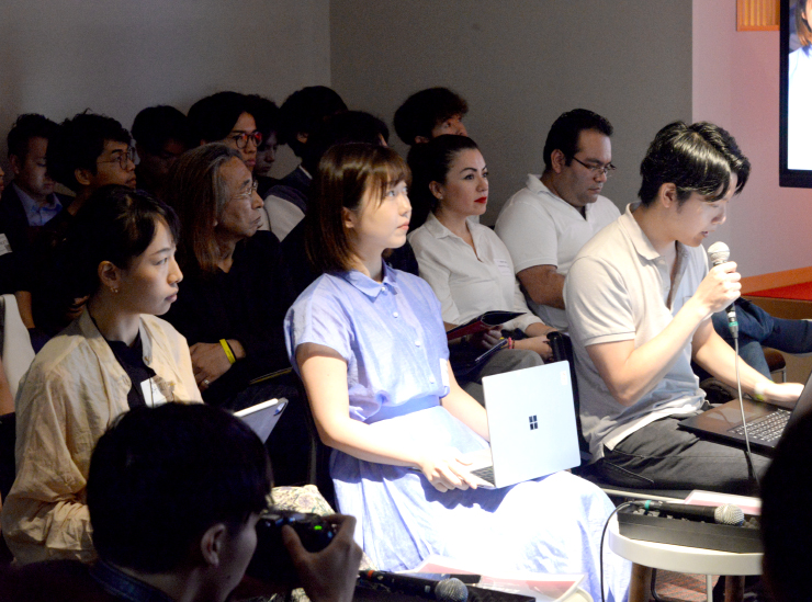 Experienced commentators provided feedback on the pitches. Front row, L to R: Xia Ye (Associate, MPower Partners Fund L.P.), Miharu Hosokawa (CVC Team Leader, JR West Innovations Co., Ltd.), Kyosuke Seto (Associate, IncubateFund)