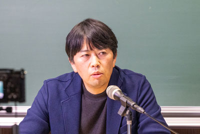 Professor Kota Suechika delivering his keynote speech