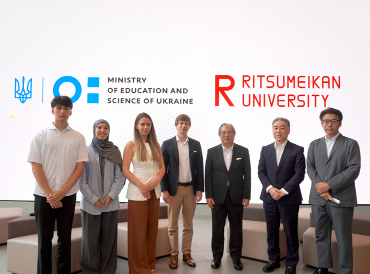 L to R: Two international students from Ukraine, Ms. Darmostuk, Mr. Zavgorodnii, President Nakatani, Vice President Takayama, Vice President Nakato