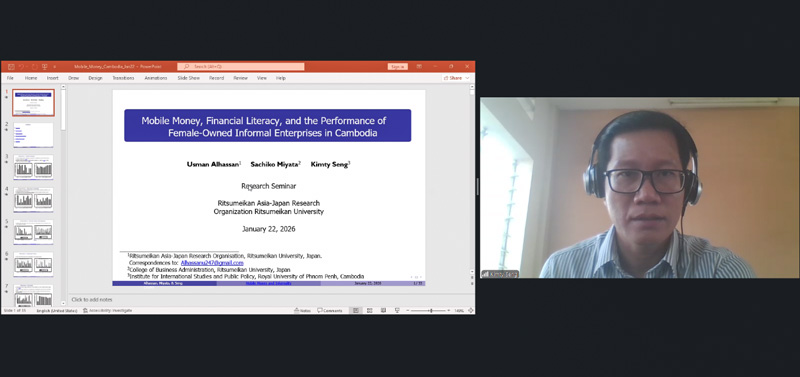 Dr Seng beginning his presentation