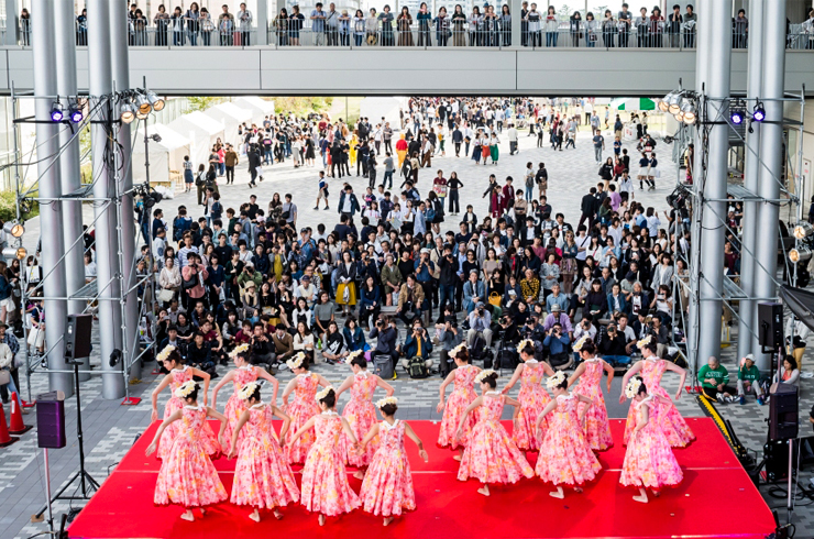 Ritsumeikan University College Festival on Osaka Ibaraki Campus - Hawaiian Dancers on stage performing